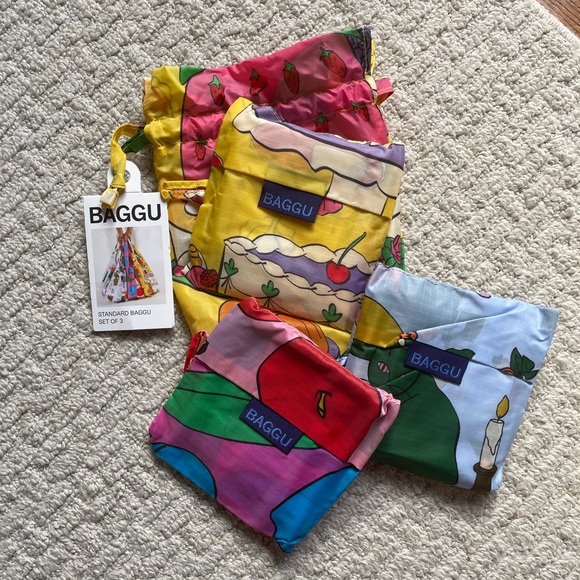 BAGGU set of 3 standard size totes in still life - Picture 2 of 5